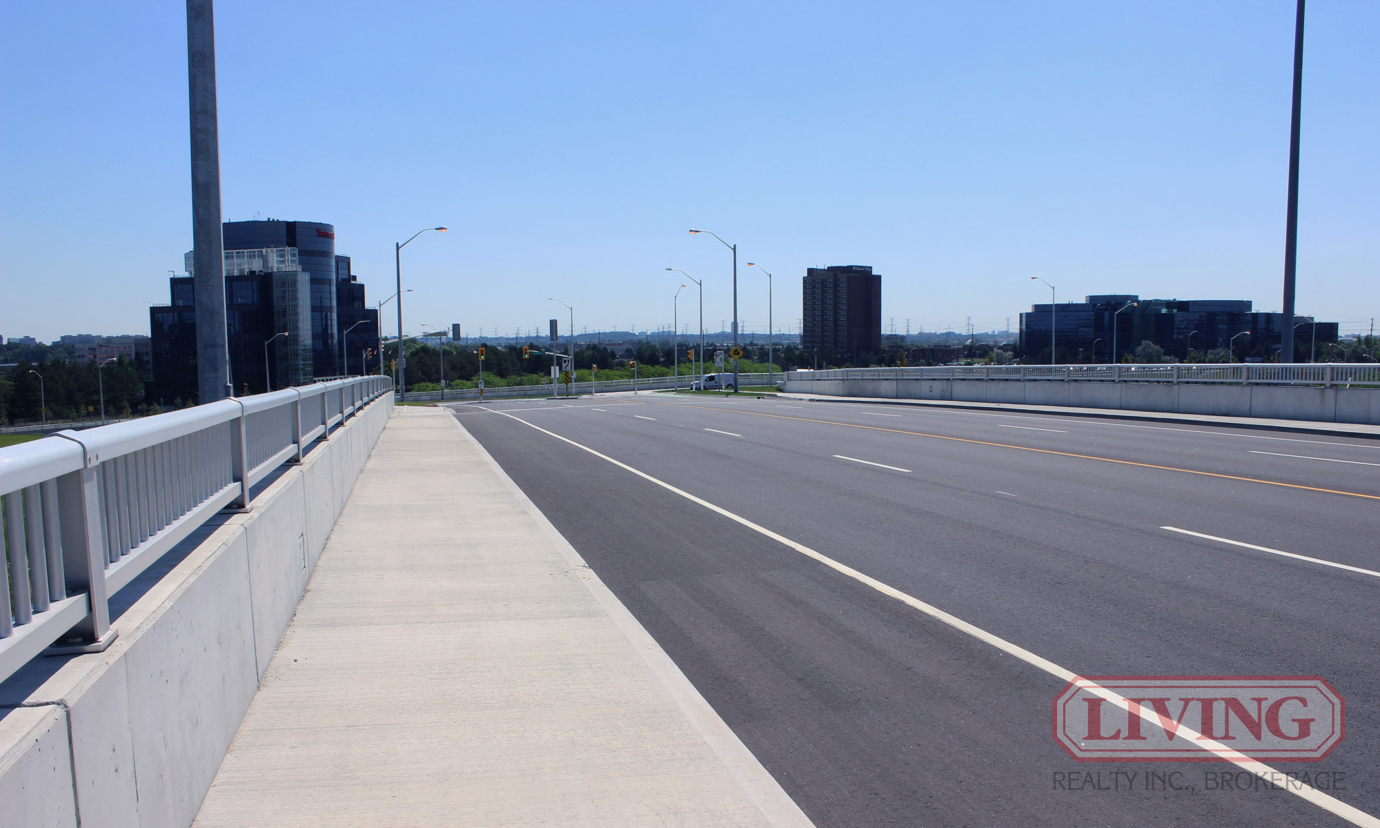 Looking east on the Norman Bethune Avenue bridge over Highway 404